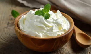 Comment obtenir une chantilly légère faites maison de facon simple grâce à notre fouet de cuisine